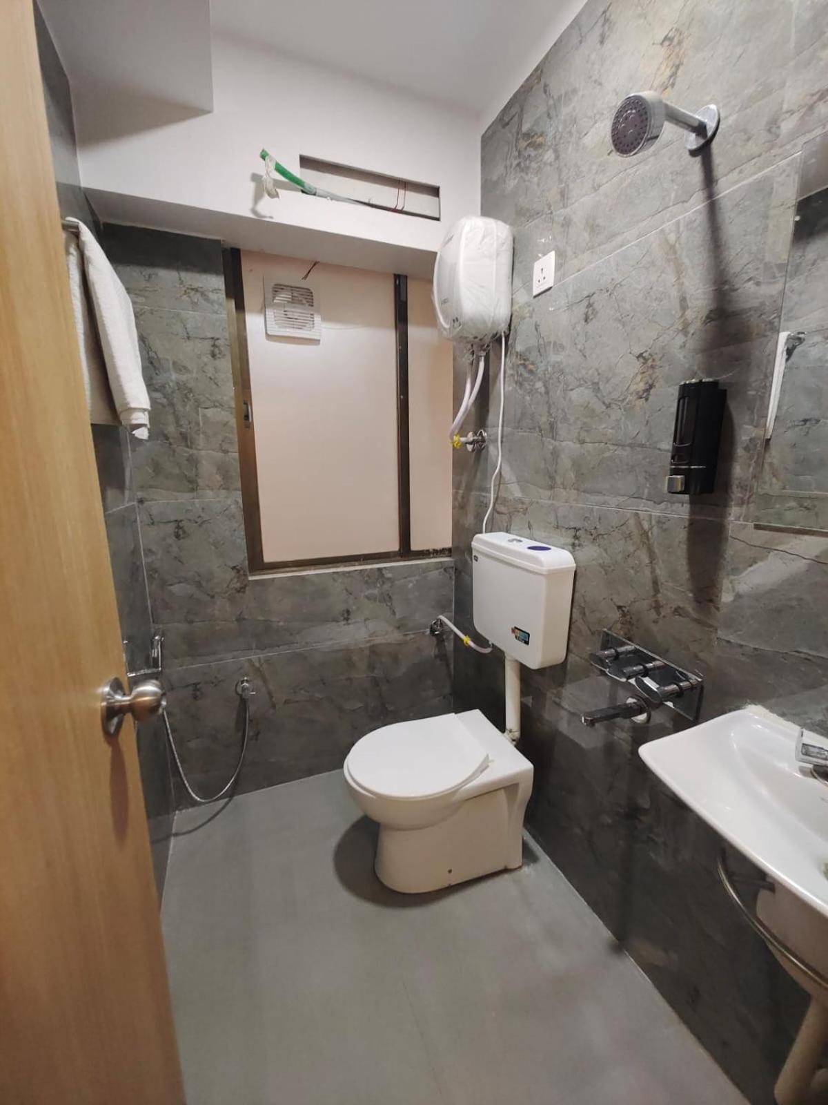 Hotel Prasang Σουράτ Εξωτερικό φωτογραφία