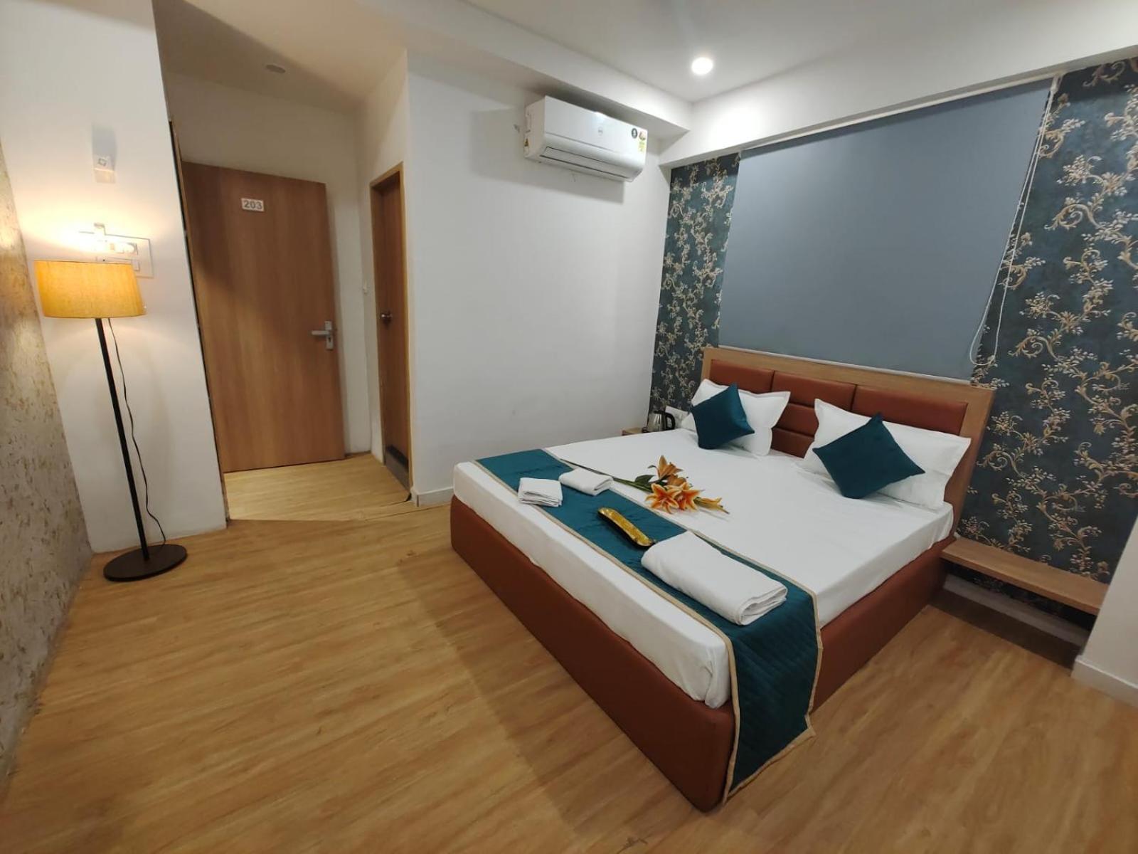Hotel Prasang Σουράτ Εξωτερικό φωτογραφία