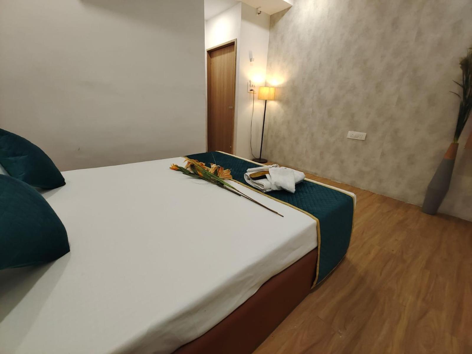 Hotel Prasang Σουράτ Εξωτερικό φωτογραφία