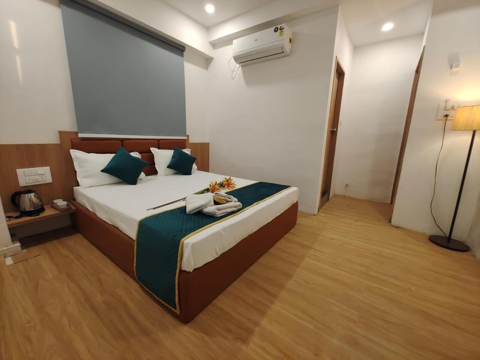 Hotel Prasang Σουράτ Εξωτερικό φωτογραφία